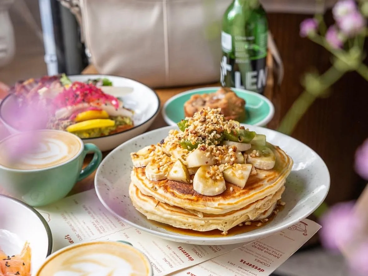 Pancakes with banana, kiwi, nuts and specialty coffee lattes
